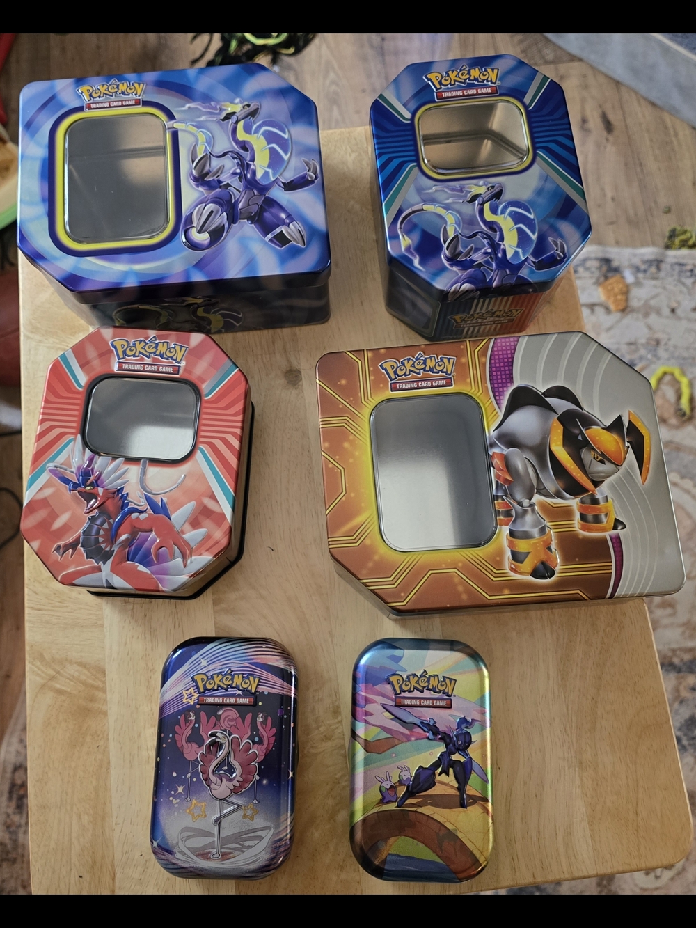 Pokémon Trading Card Game Tin - Transcend Past & Future